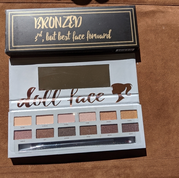 Makeup - Picture 3 of 16